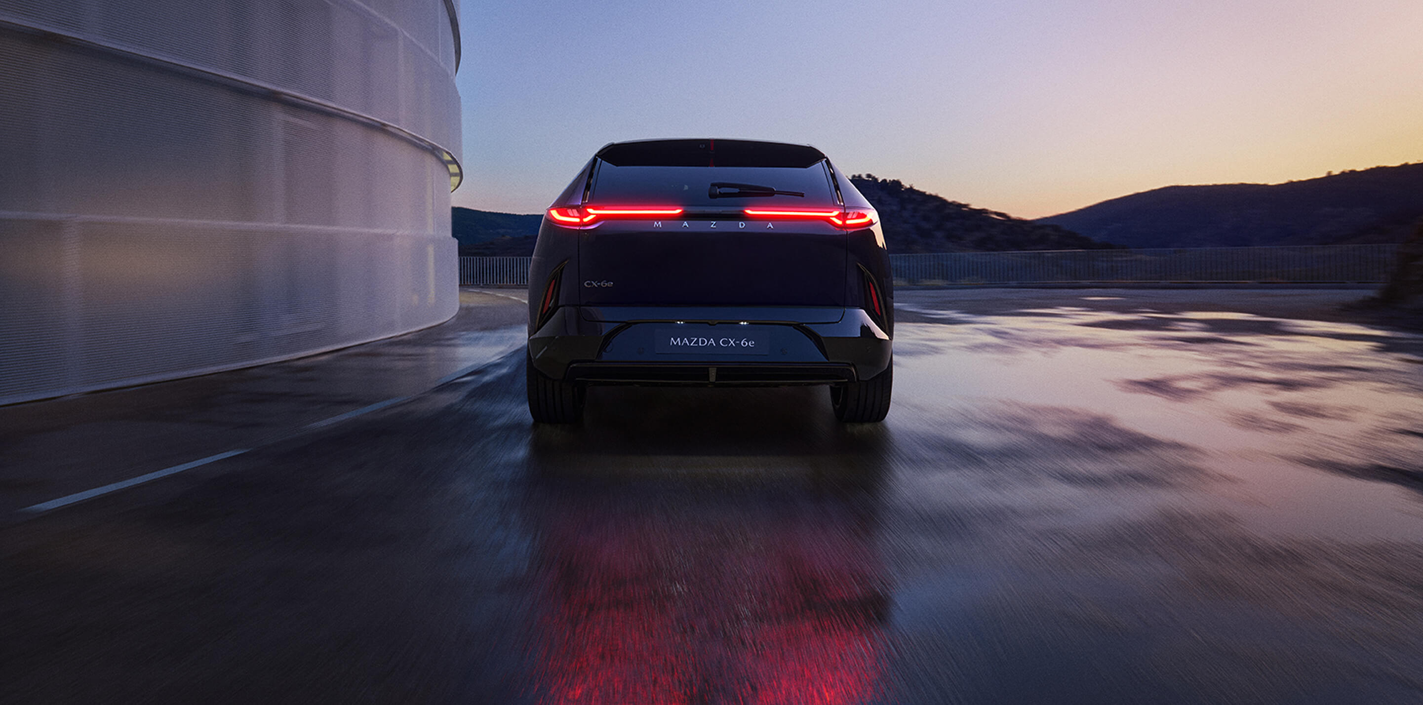 LED REAR LAMPS WITH SIGNATURE CROSS WING DESIGN